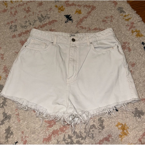 FOREVER 21 WHITE SHORTS - Picture 2 of 4